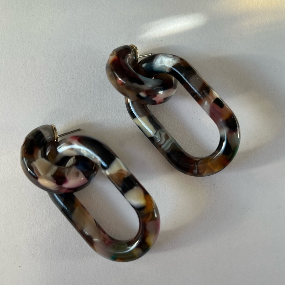 Stella & Dot acrylic earrings